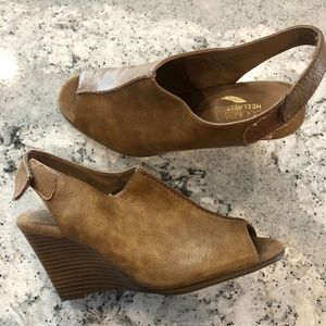 Leather open toe wedge